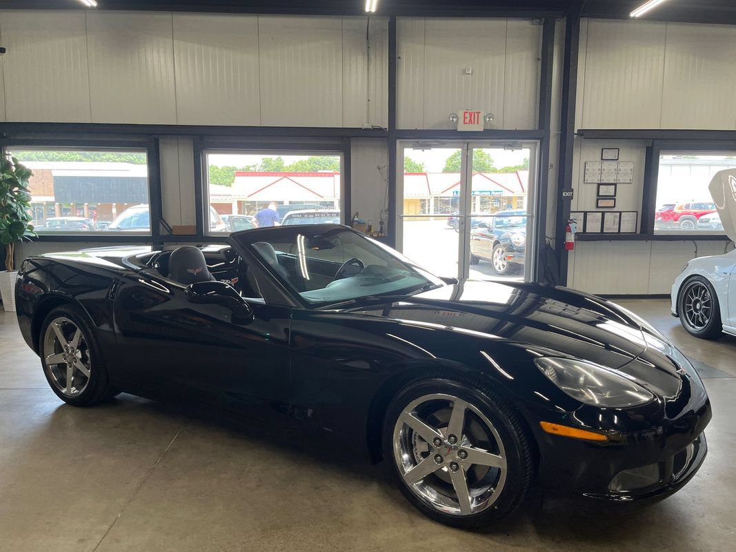 Used 2007 Chevrolet Corvette Coupe w/ Preferred Equipment Group RWD image 22