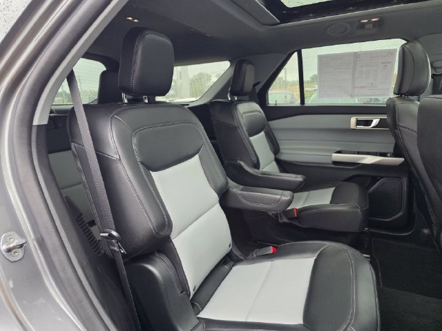 Used 2023 Ford Explorer XLT w/ Equipment Group 202A AWD/4WD image 15