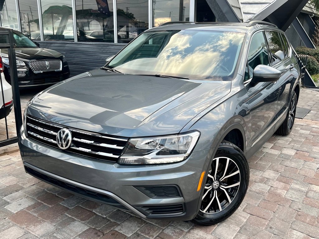 Used 2021 Volkswagen Tiguan SE w/ Panoramic Sunroof Package FWD image 3