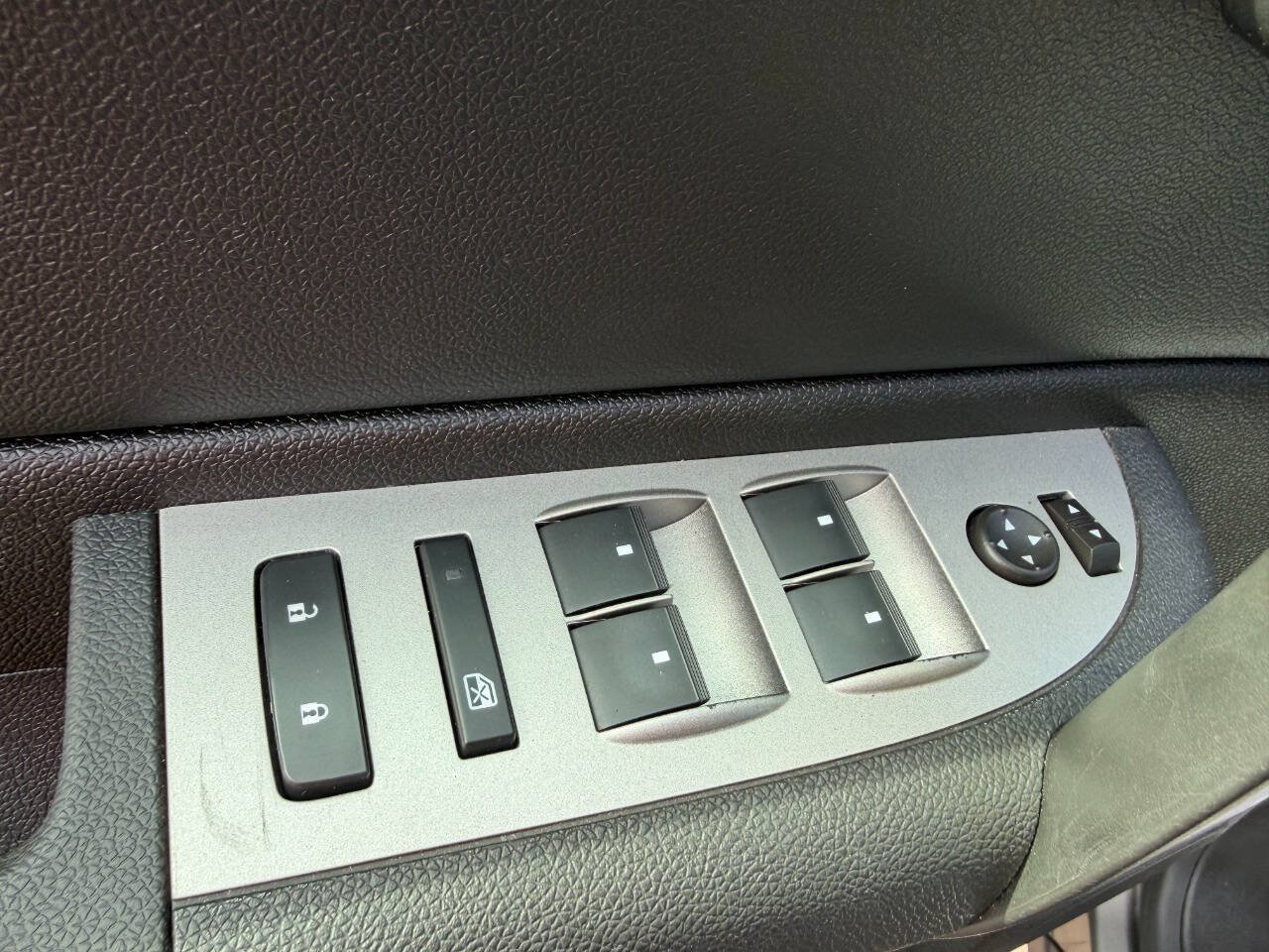 Used 2007 Chevrolet Silverado 1500 LT w/ 2LT Audio Package AWD/4WD image 15