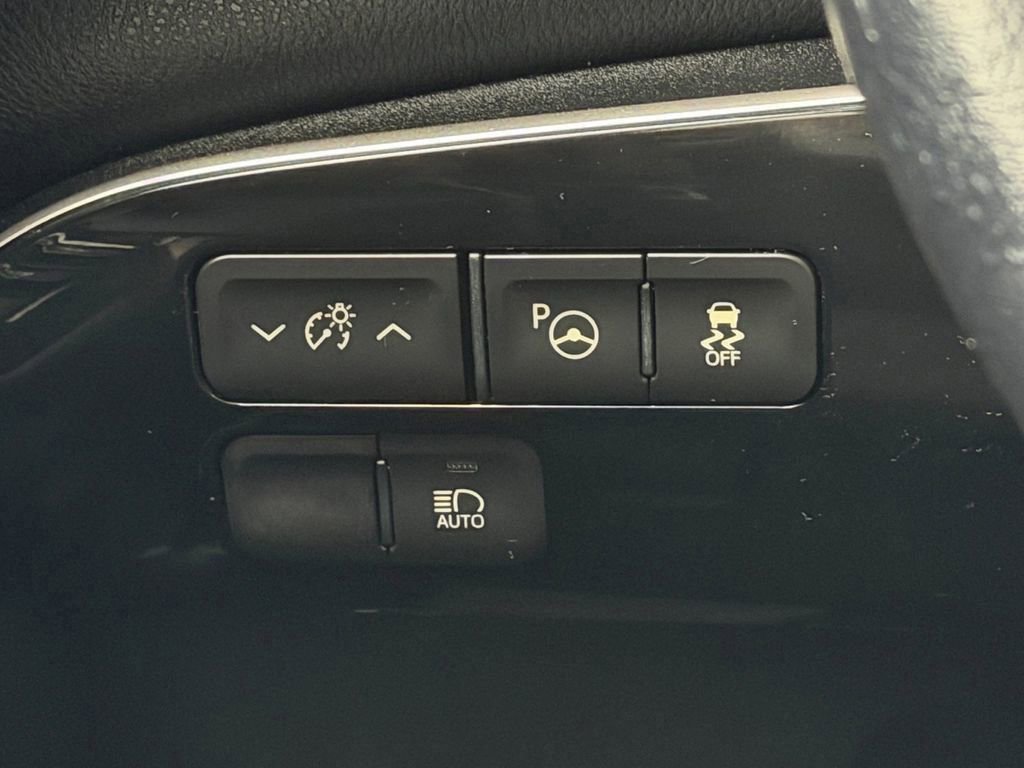 Used 2017 Toyota Prius Three image 17