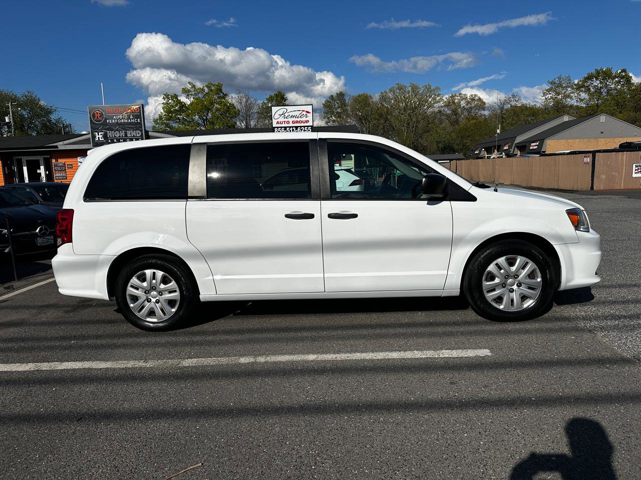 Used 2019 Dodge Grand Caravan SE image 4