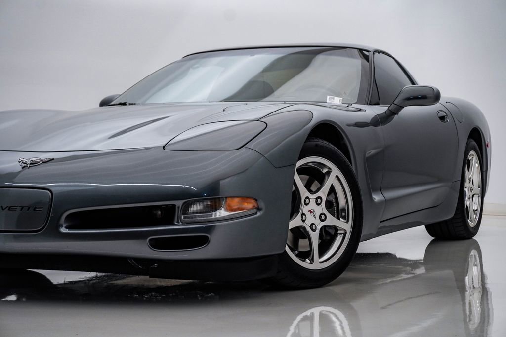 Used 2003 Chevrolet Corvette Coupe w/ Preferred Equipment Group RWD image 2