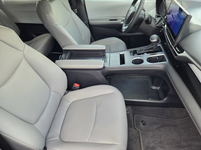 Certified 2026 Toyota Sienna XLE FWD image 12