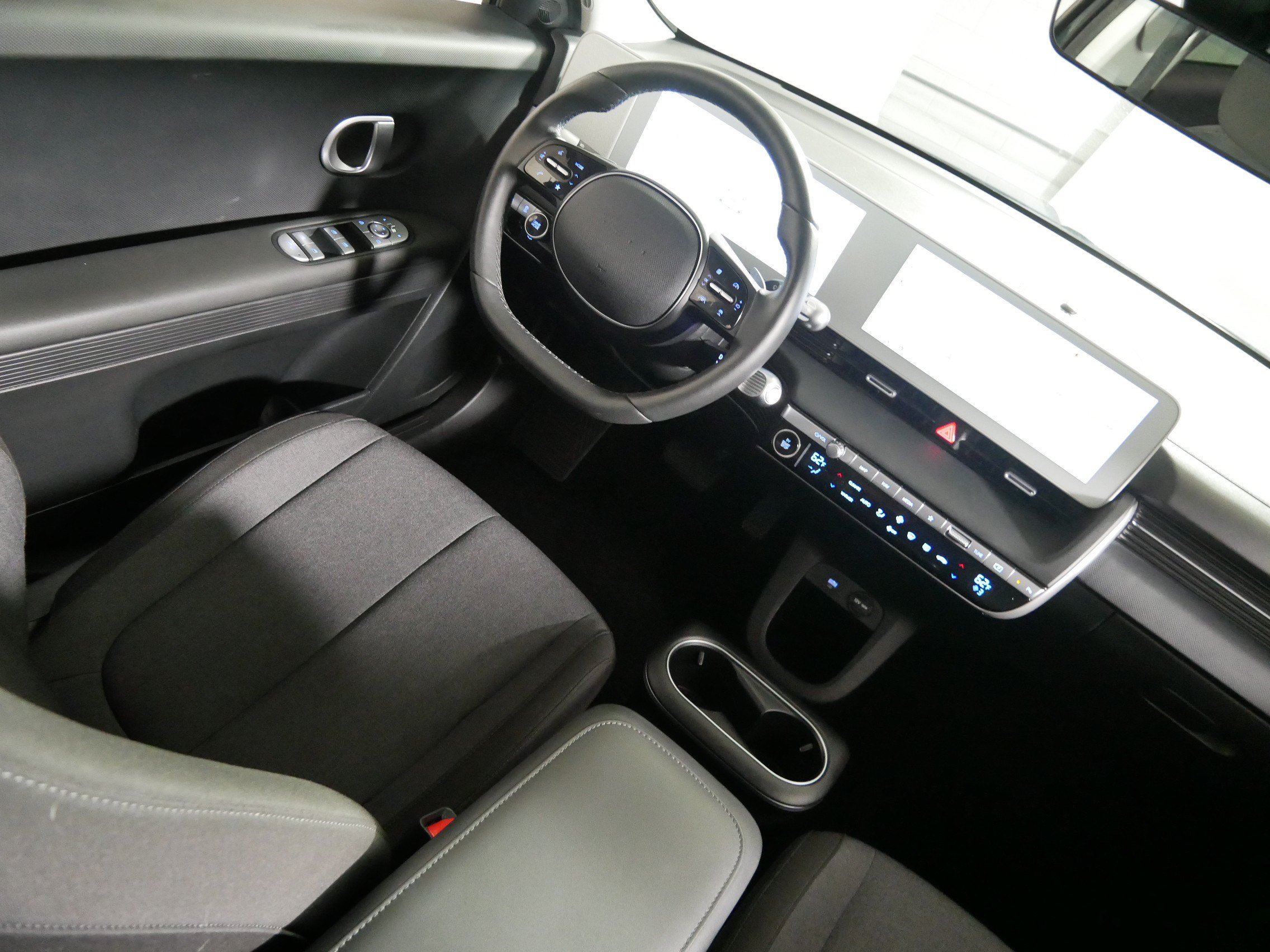 Used 2024 Hyundai Ioniq 5 SEL AWD/4WD image 9