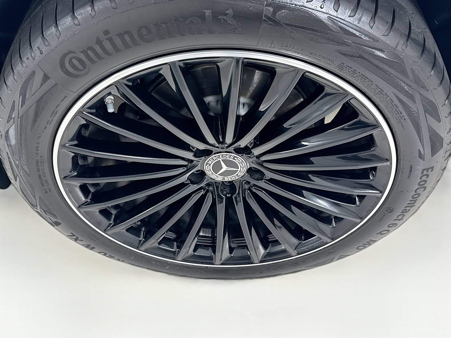 Certified 2025 Mercedes-Benz GLC 300 image 34