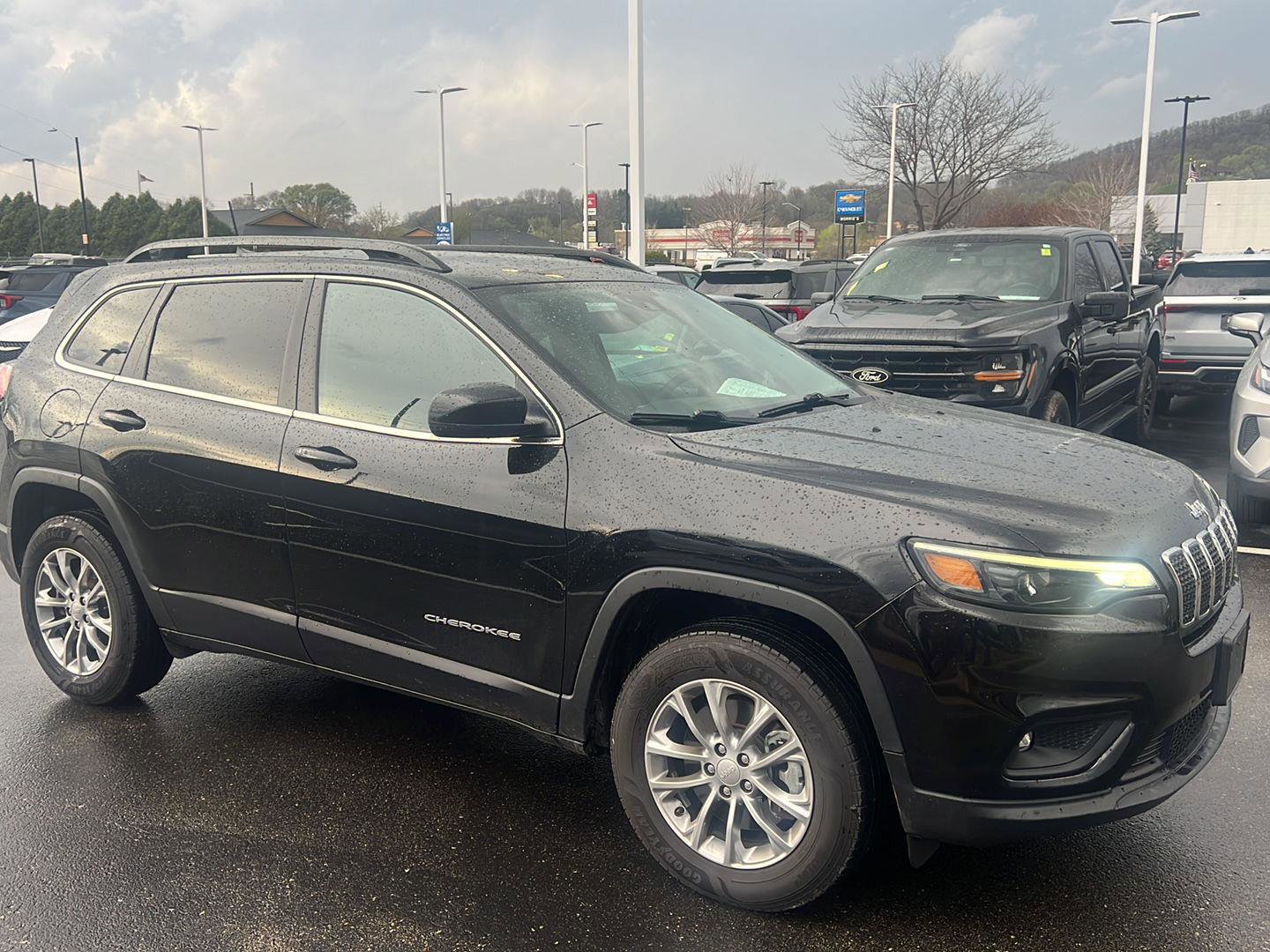 Used 2022 Jeep Cherokee Latitude Lux w/ Sun & Sound Group image 2