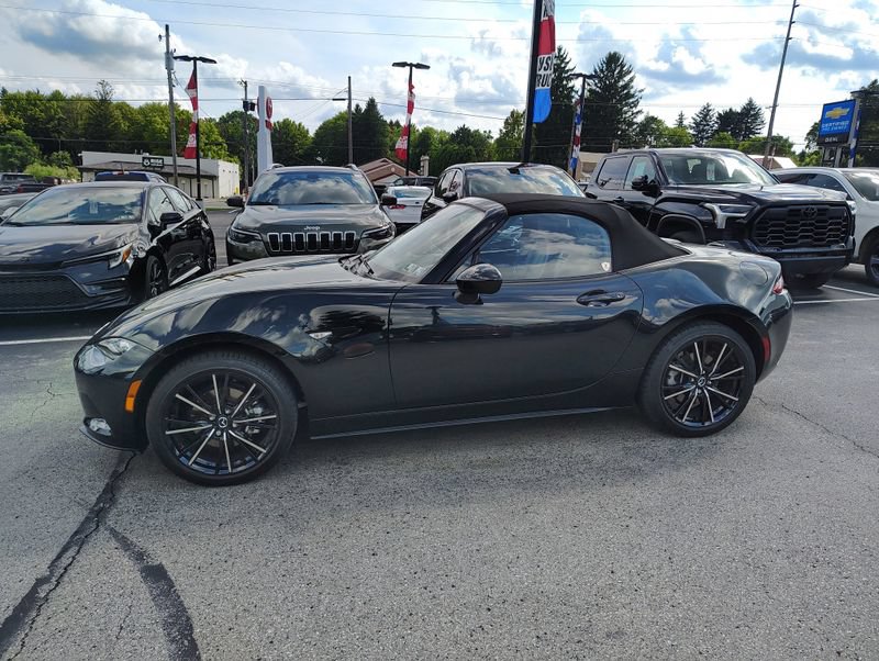 Used 2024 MAZDA MX-5 Miata Grand Touring w/ Appearance Package RWD image 8