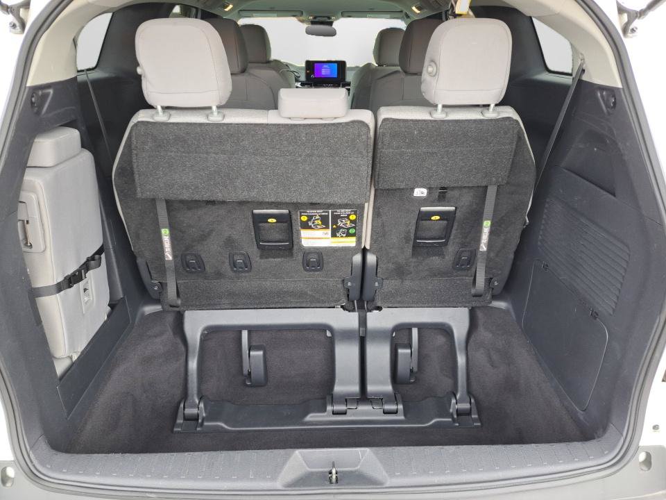 Used 2025 Toyota Sienna LE AWD/4WD image 28
