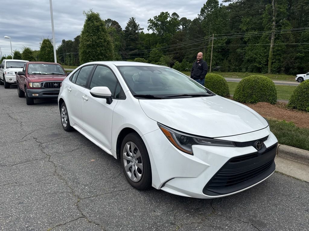 Used 2024 Toyota Corolla LE FWD image 8
