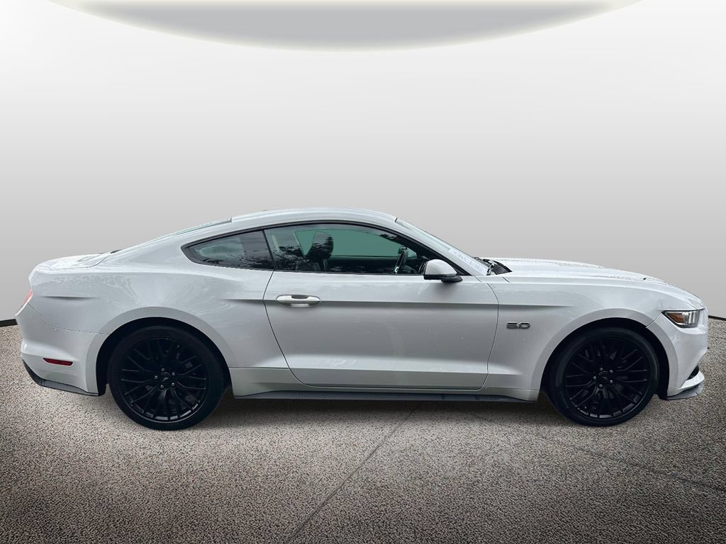 Used 2017 Ford Mustang GT Premium w/ GT Performance Package RWD image 4