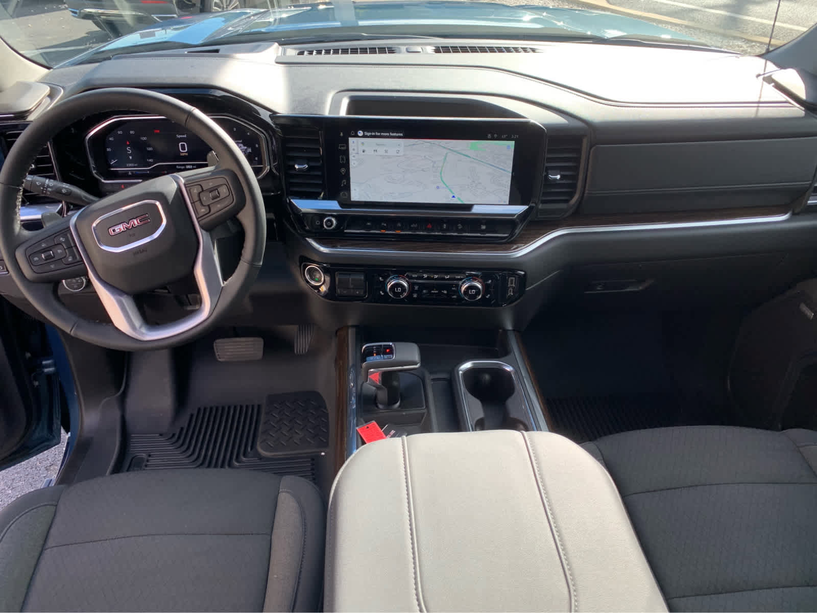 Used 2025 GMC Sierra 1500 Elevation w/ Preferred Package image 9