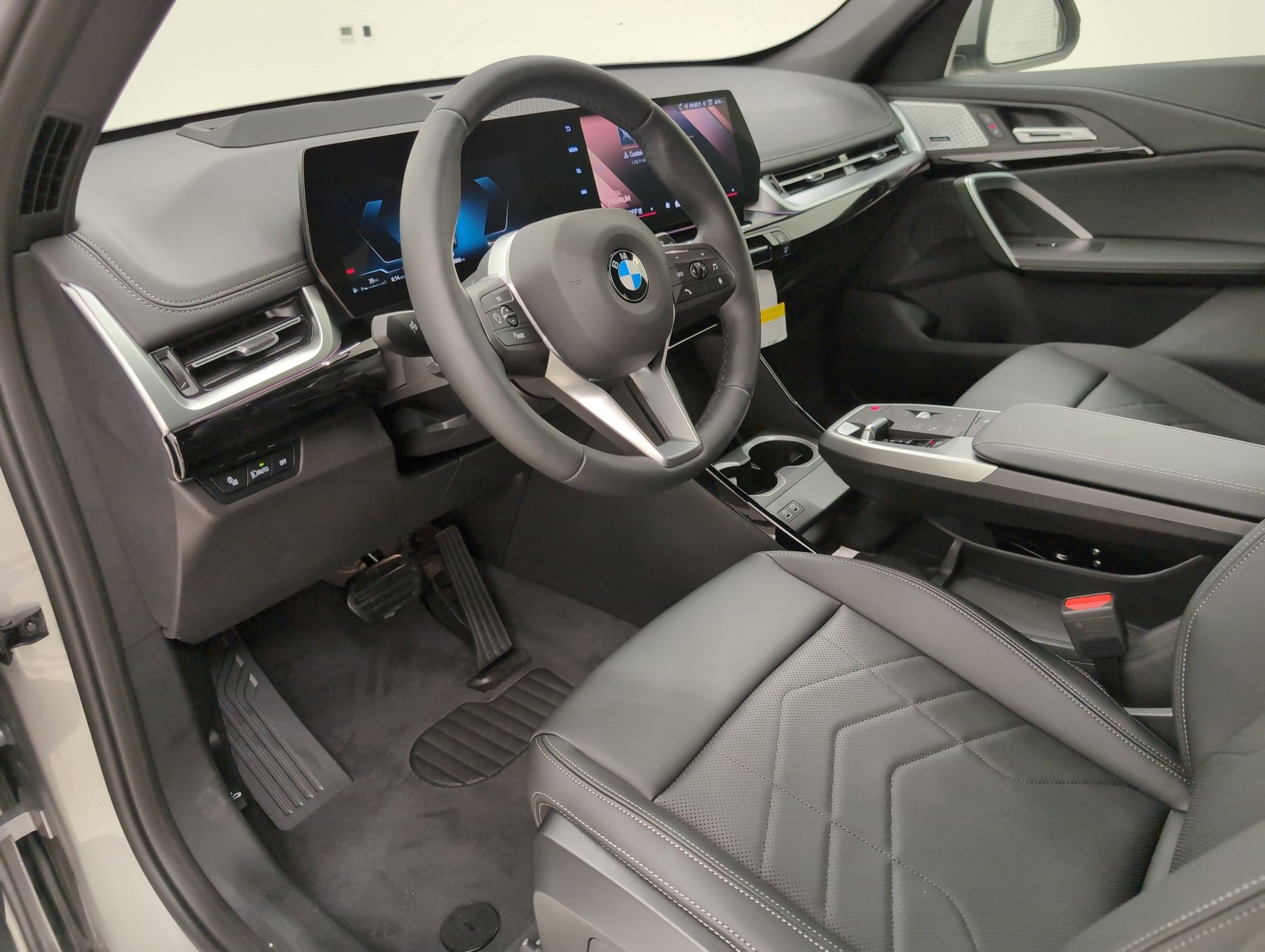 Used 2025 BMW X1 xDrive28i w/ Premium Package AWD/4WD image 4