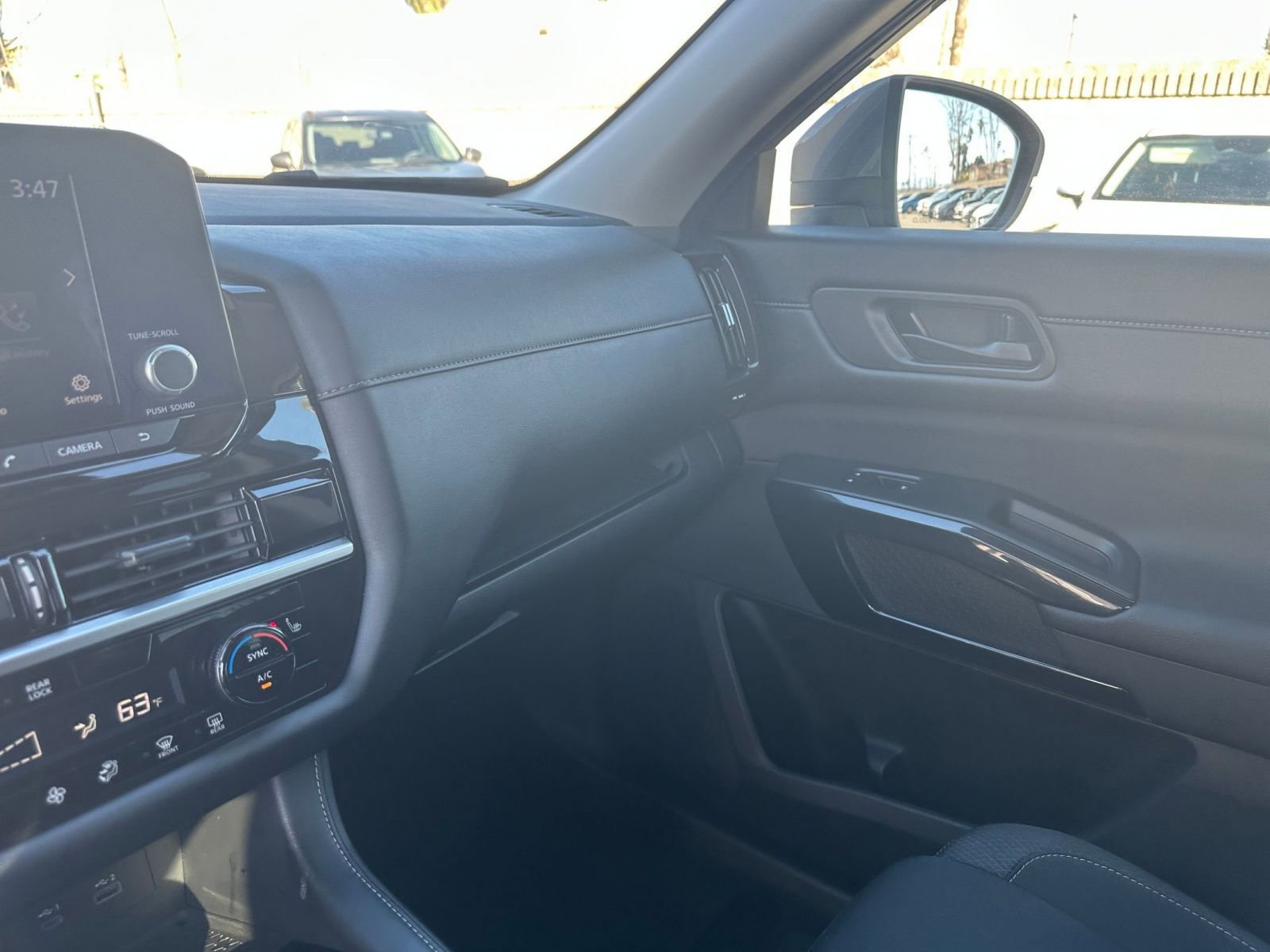 Used 2025 Nissan Pathfinder SV image 38