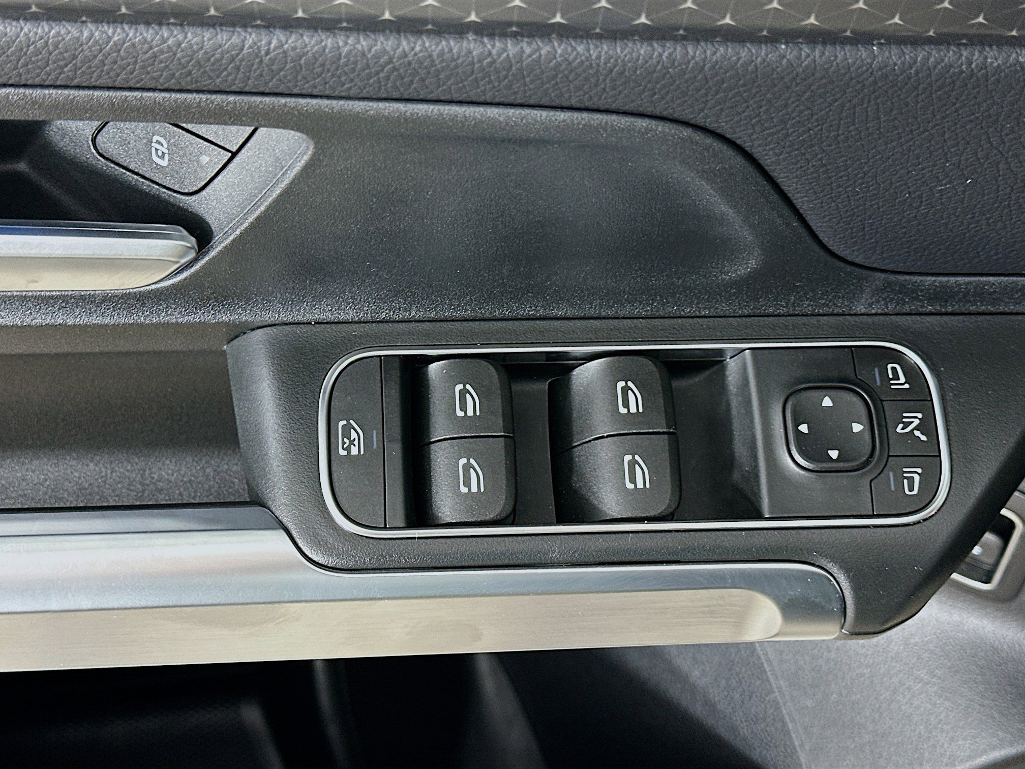 Certified 2025 Mercedes-Benz GLB 250 4MATIC image 22