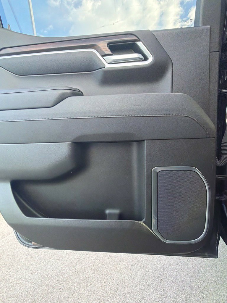 Used 2025 GMC Sierra 1500 SLT AWD/4WD image 12