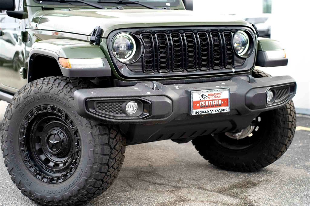 New 2024 Jeep Gladiator Sport image 3