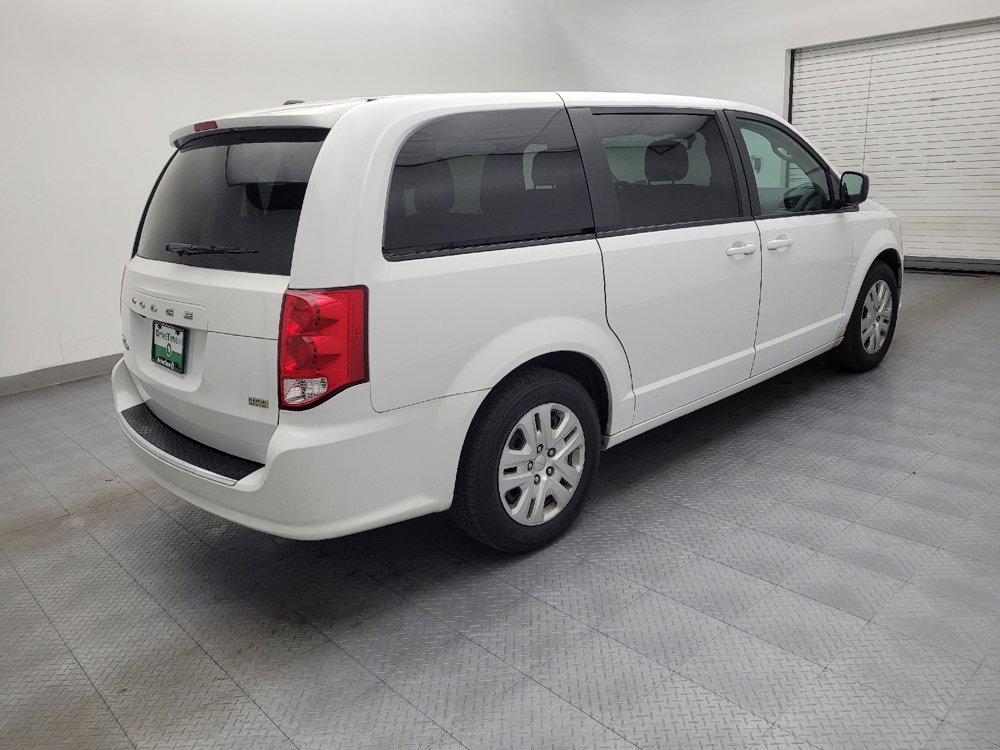 Used 2018 Dodge Grand Caravan SE w/ UConnect Hands-Free Group image 10