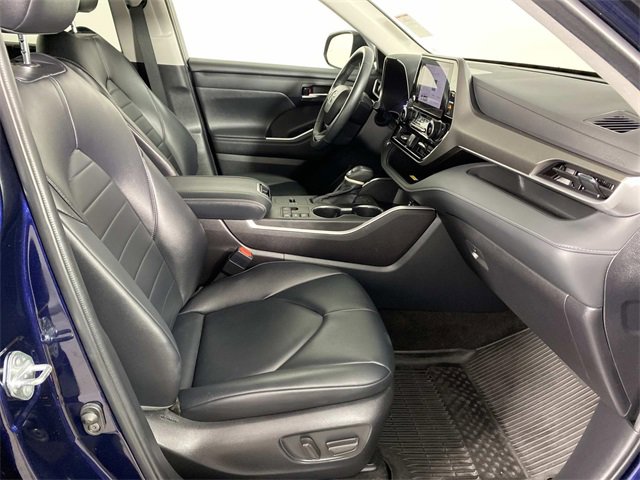 Used 2023 Toyota Highlander XLE image 11
