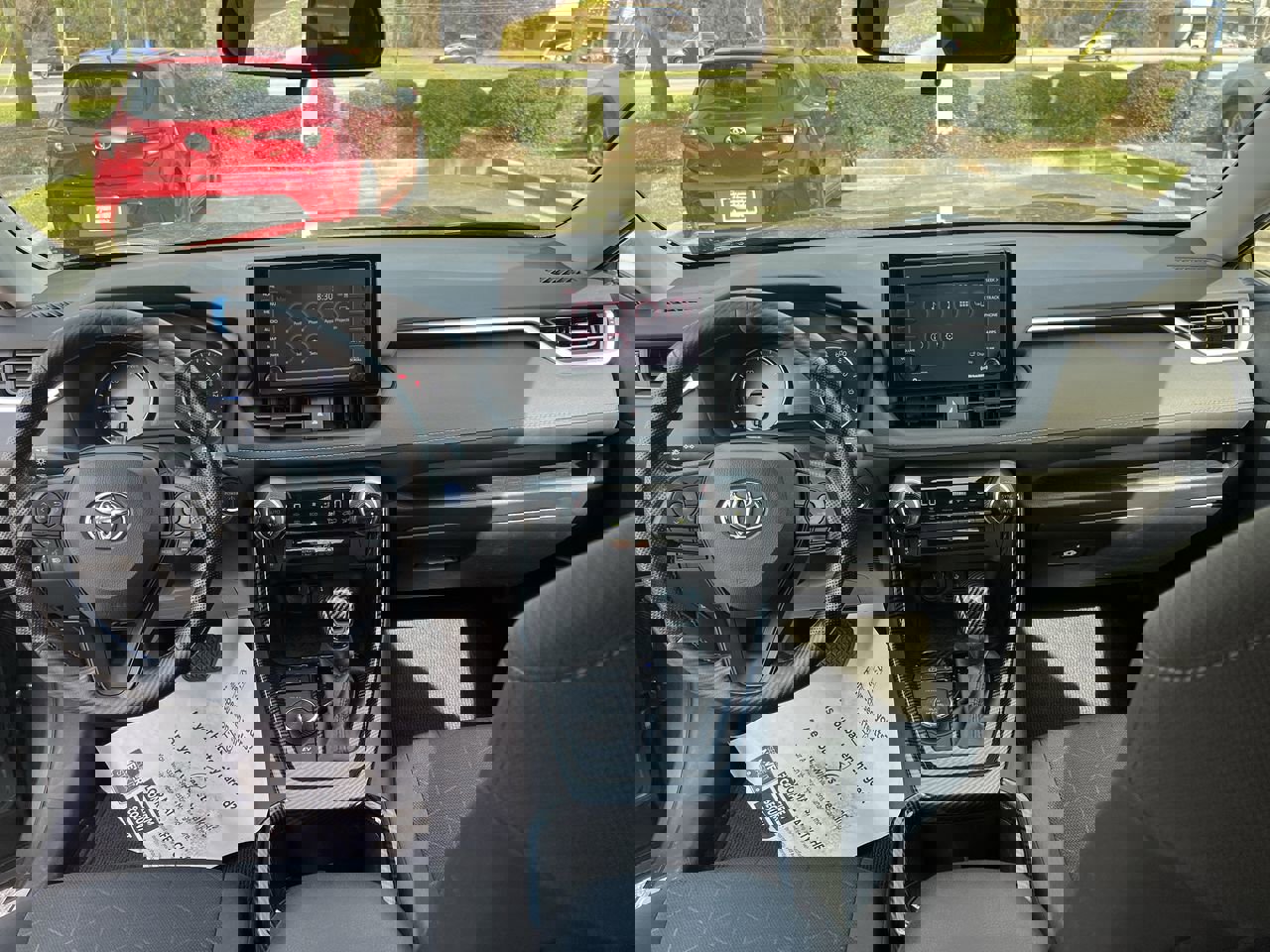 Used 2022 Toyota RAV4 XLE w/ Carpet Mat Package (TMS) image 31