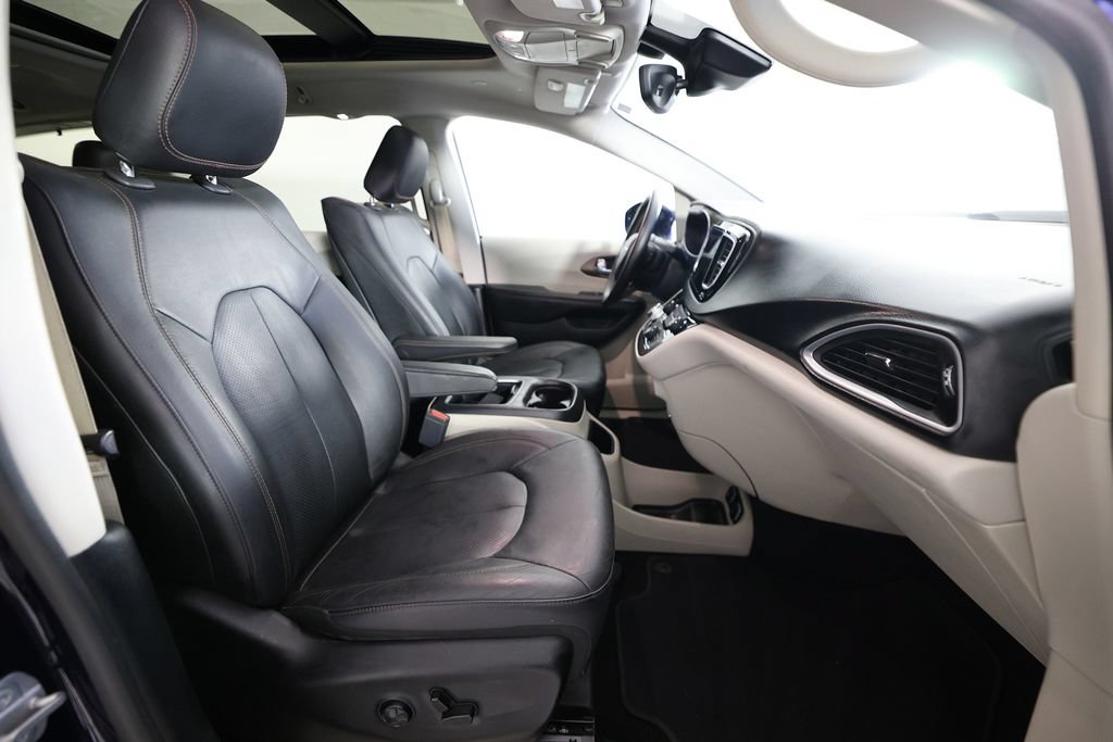 Used 2019 Chrysler Pacifica Touring-L Plus FWD image 10
