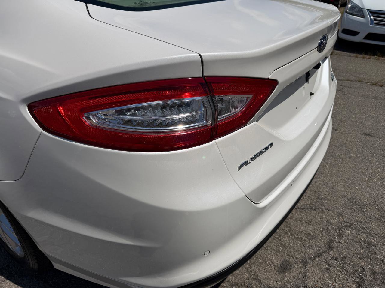 Used 2015 Ford Fusion SE w/ Equipment Group 202A FWD image 12