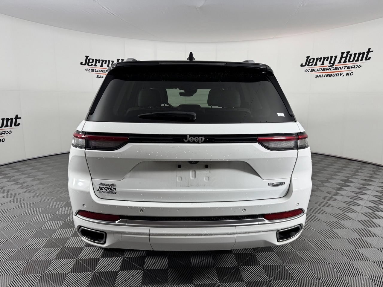 Used 2023 Jeep Grand Cherokee Summit AWD/4WD image 8
