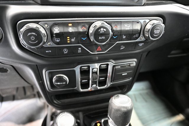 Used 2018 Jeep Wrangler Unlimited Sahara image 17