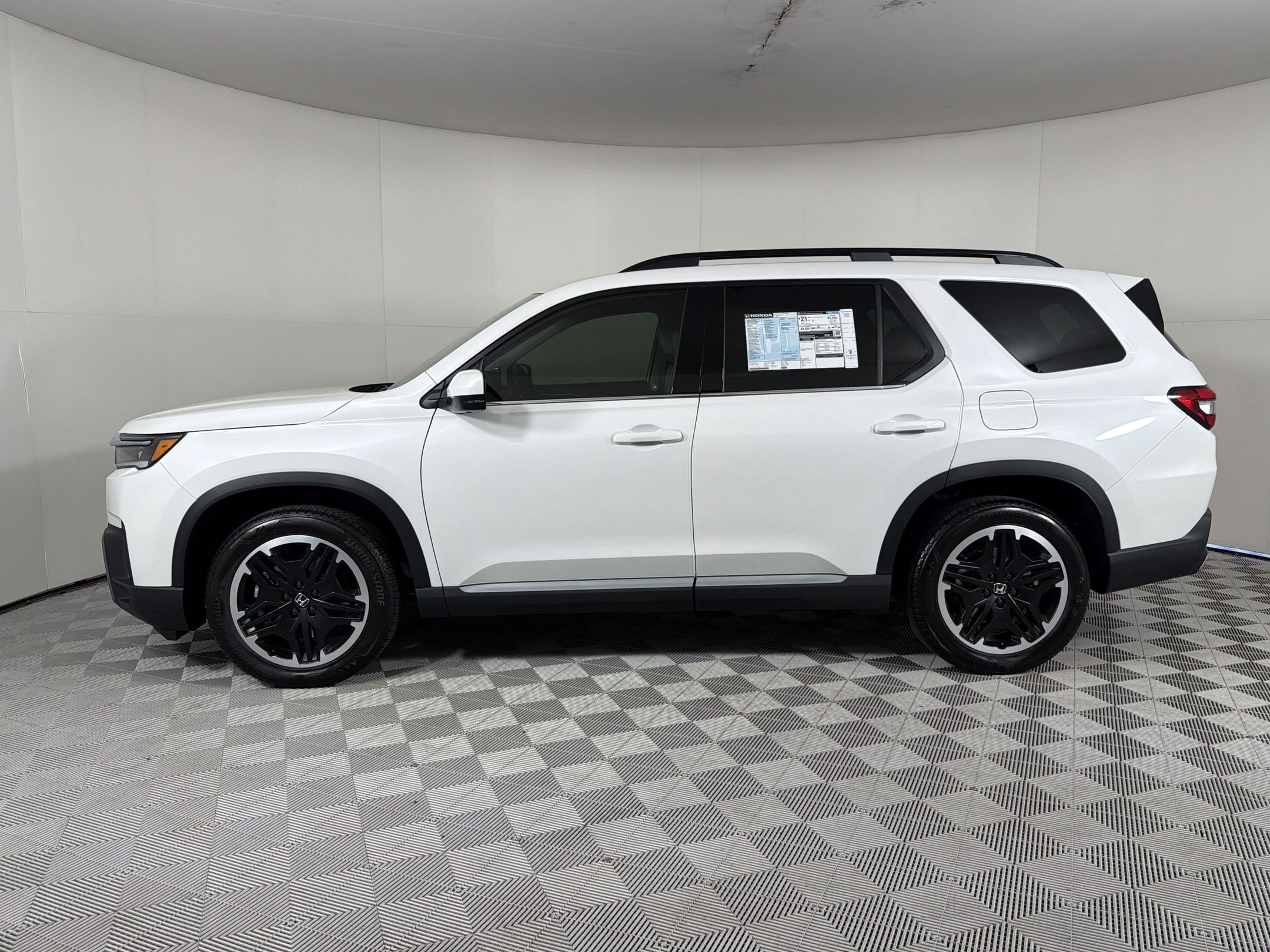 New 2026 Honda Pilot Touring image 2