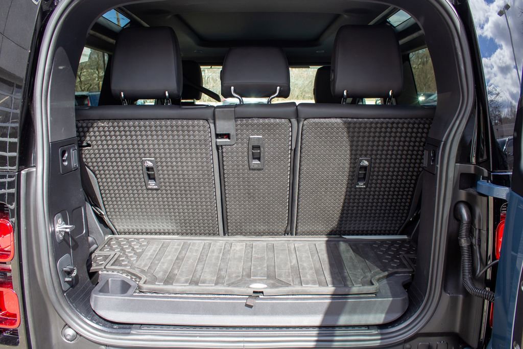 Used 2025 Land Rover Defender 90 X-Dynamic SE image 21