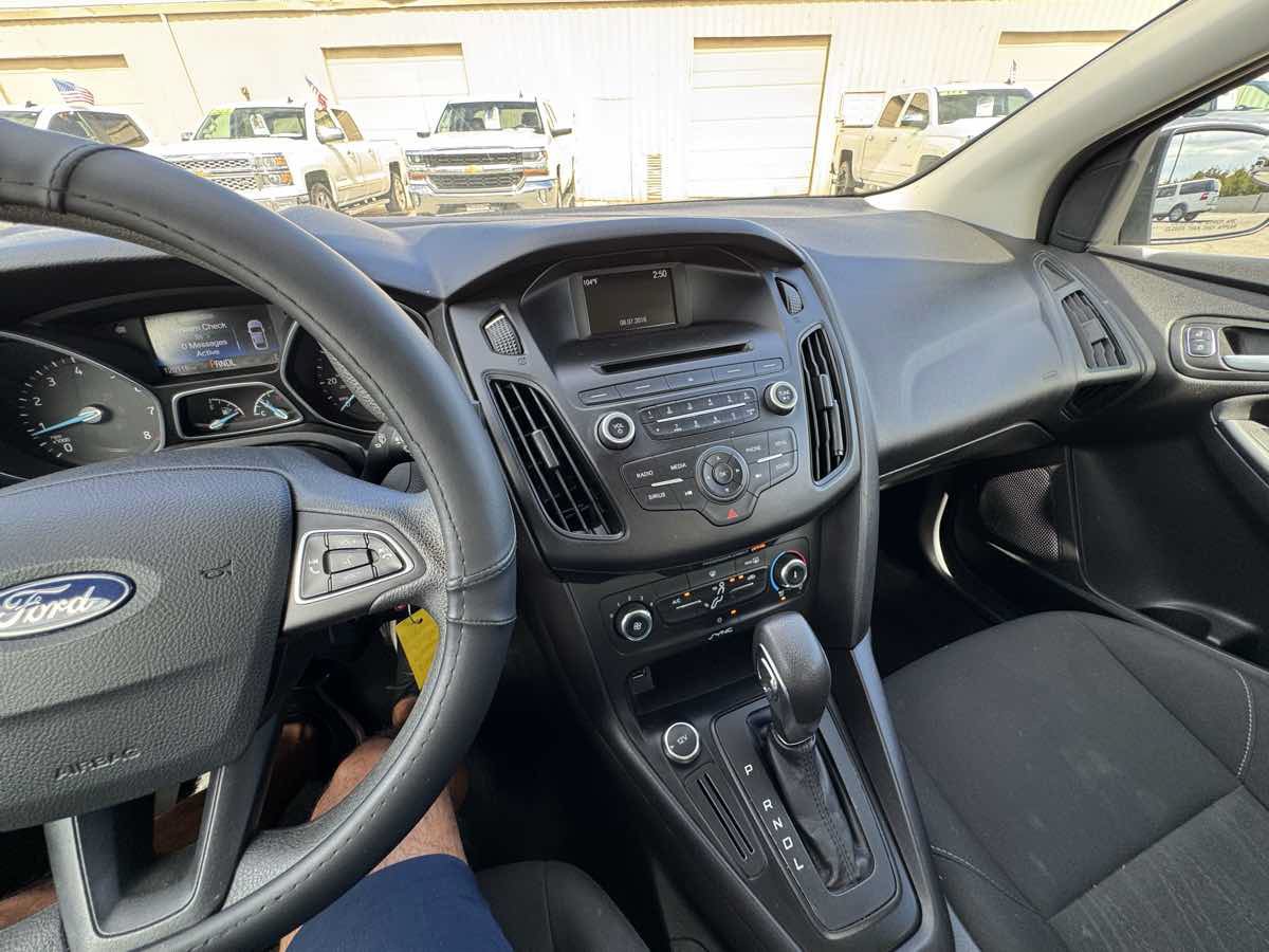 Used 2017 Ford Focus SE FWD image 24