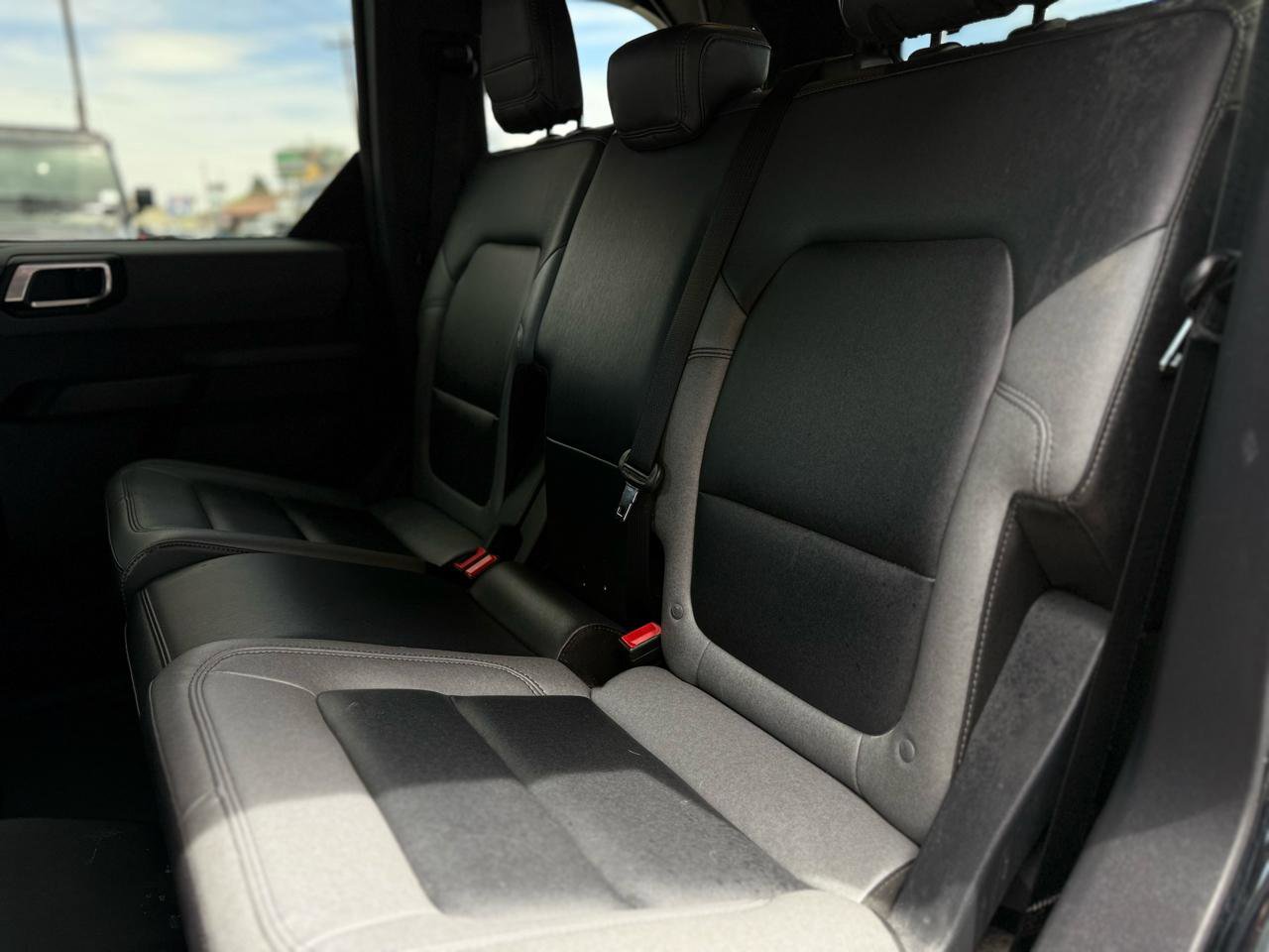 Used 2023 Ford Bronco Big Bend w/ Sasquatch Package AWD/4WD image 13