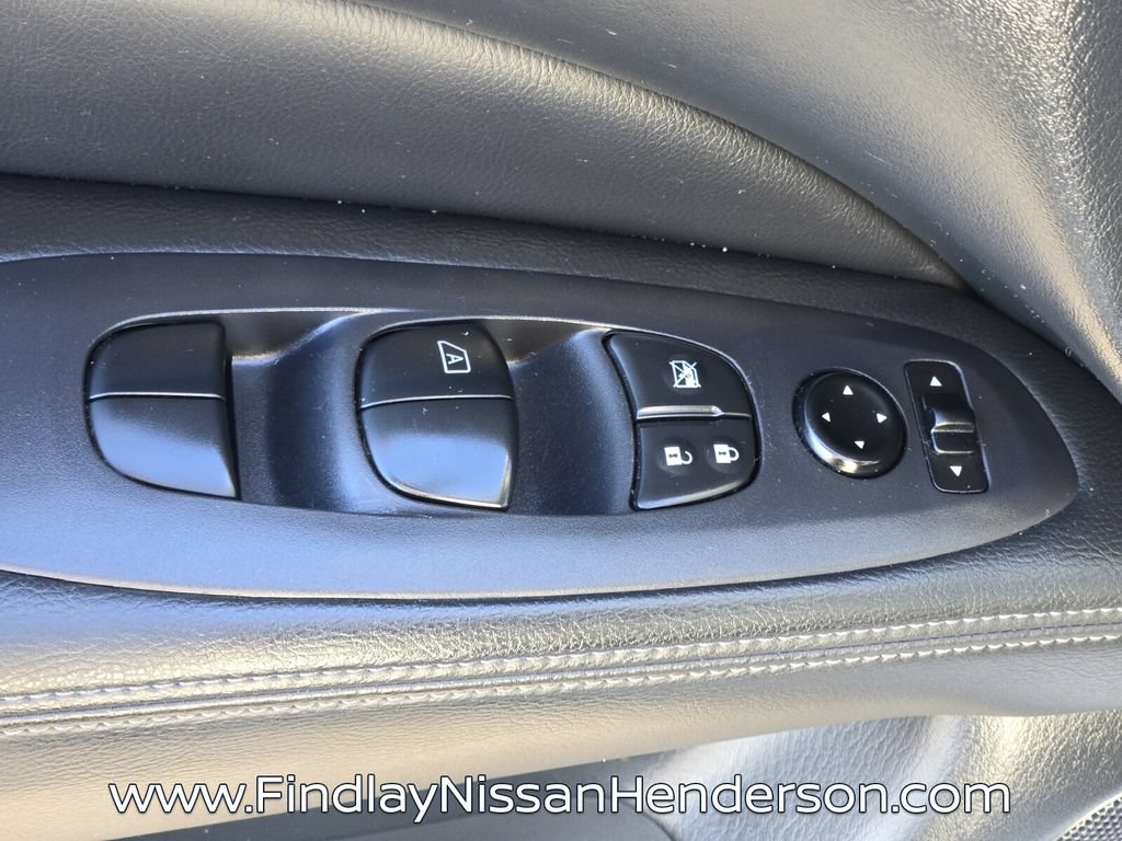 Used 2020 Nissan Pathfinder S FWD image 22