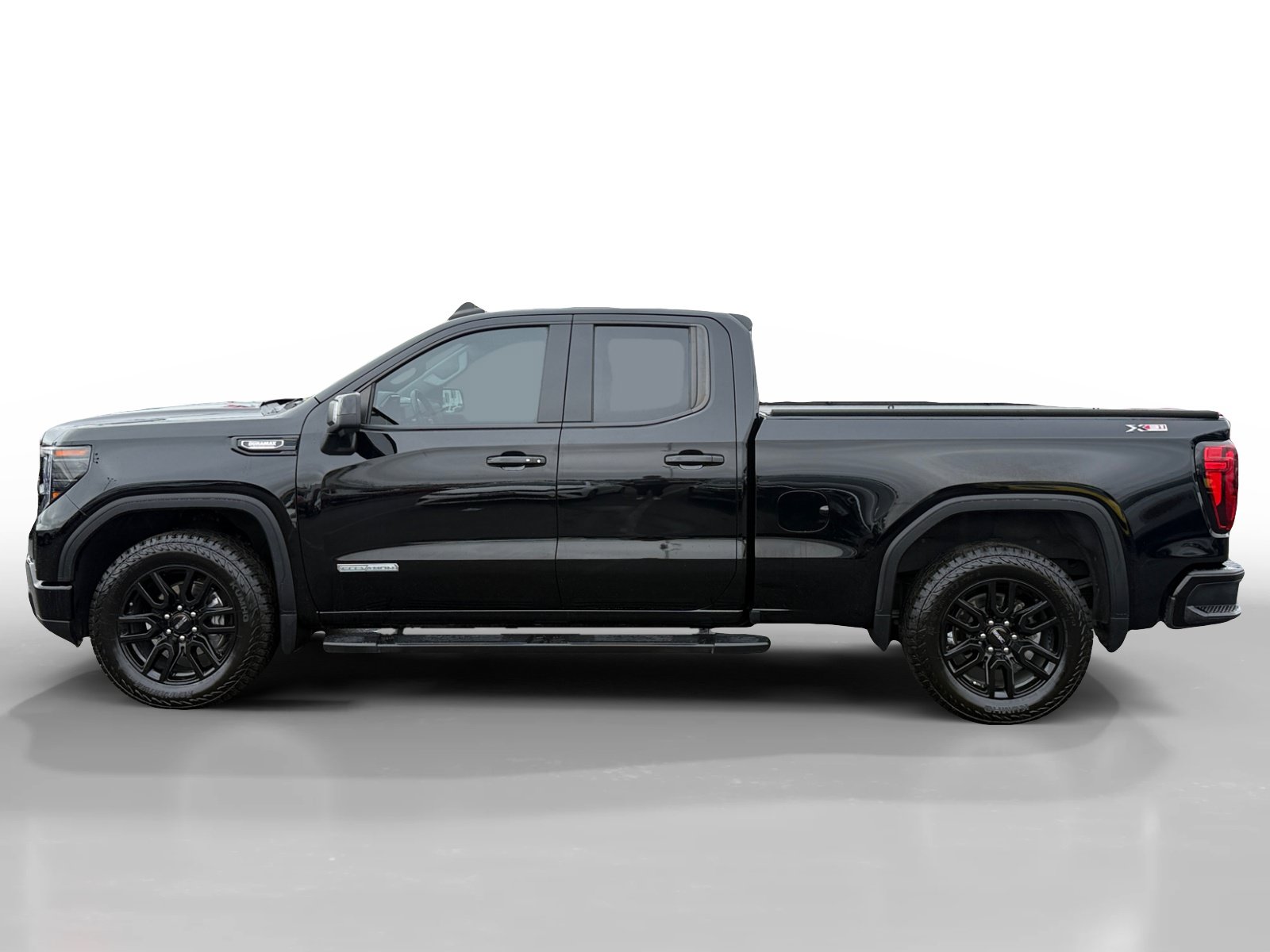 Used 2023 GMC Sierra 1500 Elevation w/ Preferred Package AWD/4WD image 2