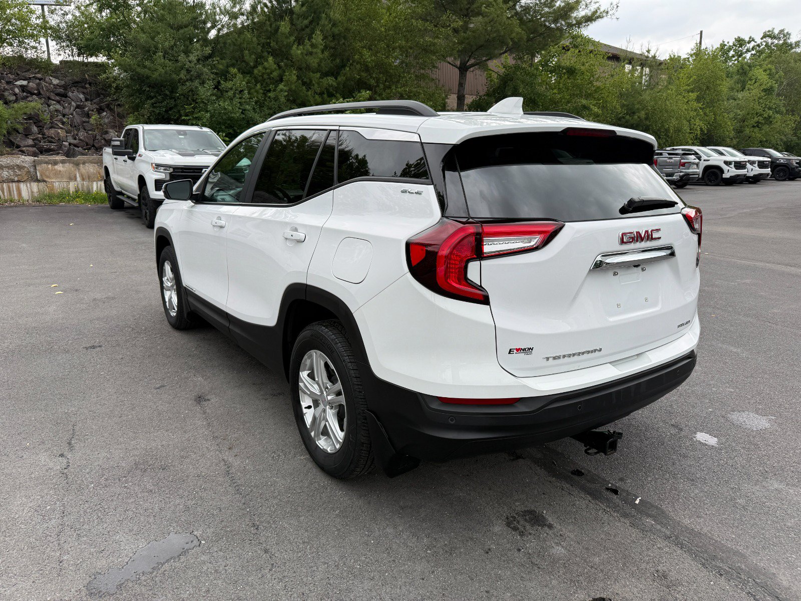 Certified 2024 GMC Terrain SLE w/ Driver Convenience Package AWD/4WD image 3