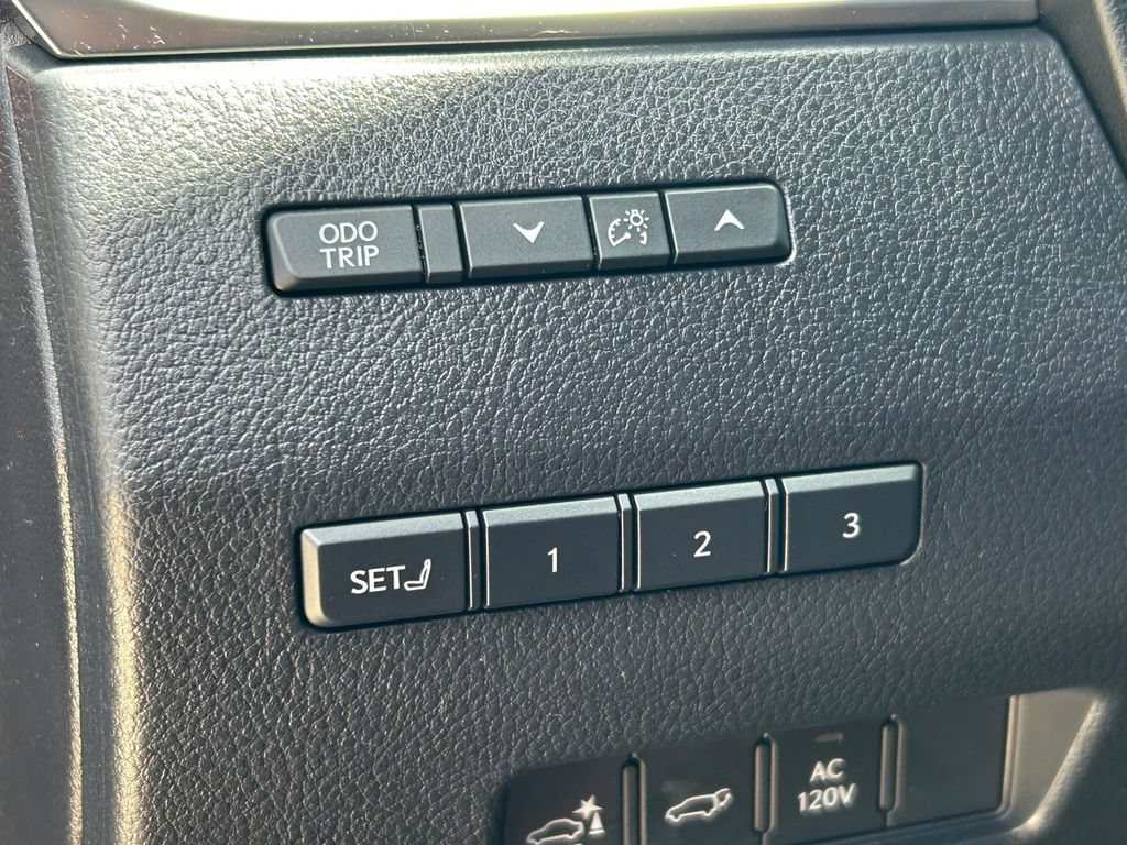 Used 2025 Lexus GX 550 w/ Accessory Package (2T) AWD/4WD image 32