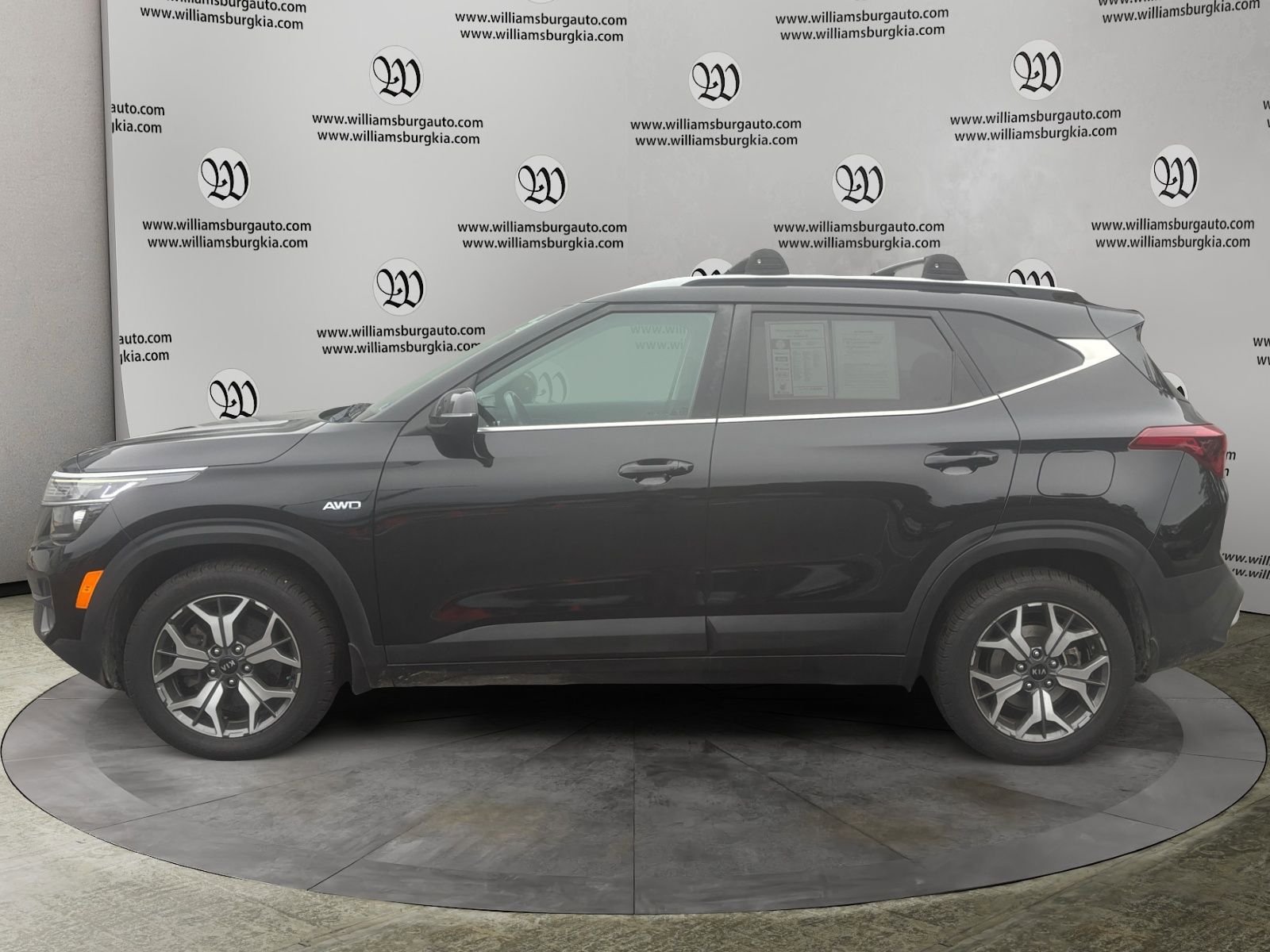 Used 2021 Kia Seltos EX AWD/4WD image 2