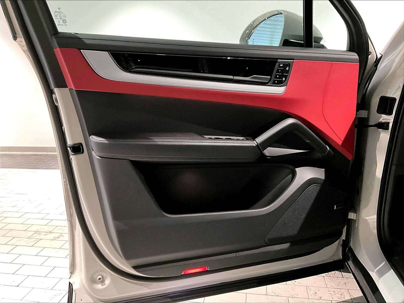 Used 2026 Porsche Cayenne S image 25