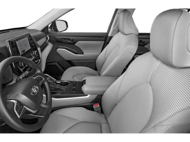 Used 2023 Toyota Highlander LE FWD image 9