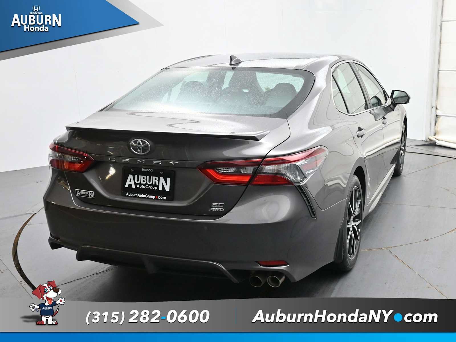 Used 2024 Toyota Camry SE AWD/4WD image 4