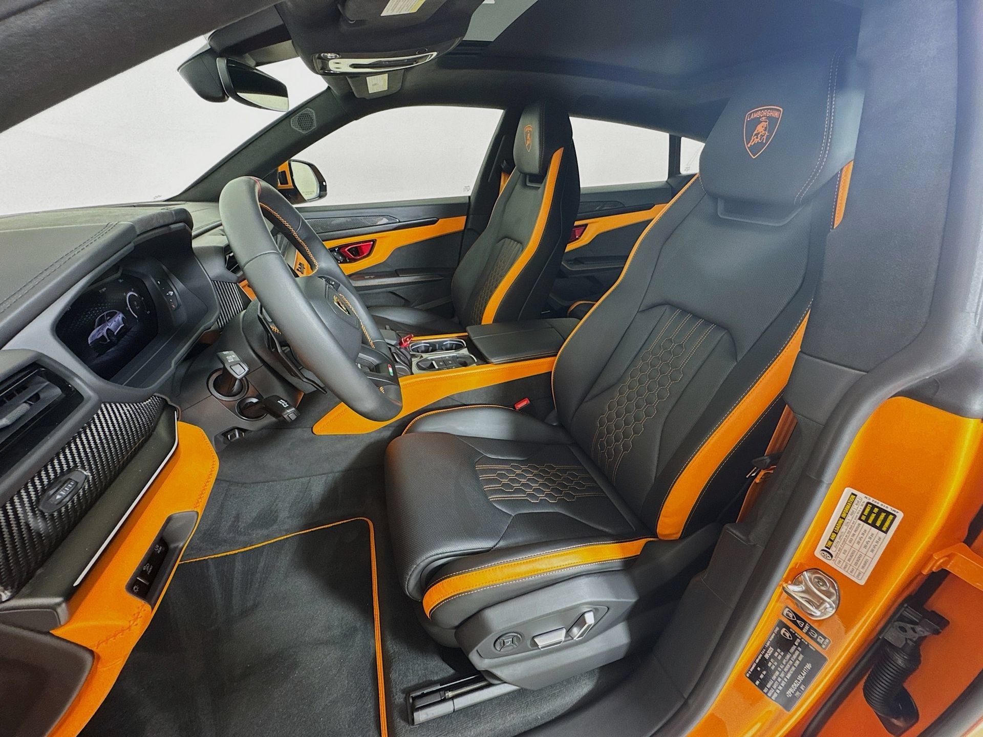 Used 2025 Lamborghini Urus SE AWD/4WD image 20