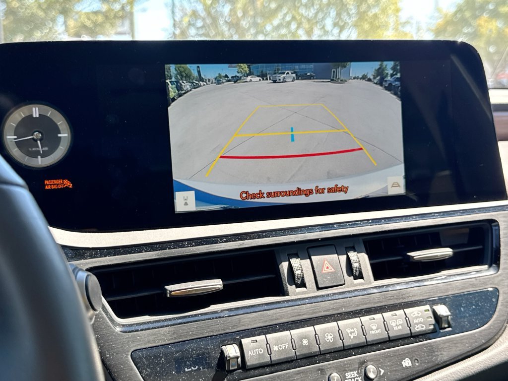 Used 2025 Lexus ES 300h w/ Premium Package FWD image 28
