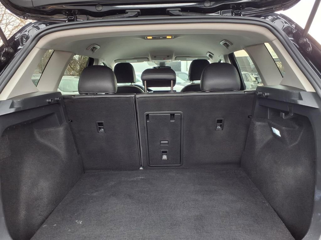 Used 2025 Volkswagen Taos SE AWD/4WD image 18