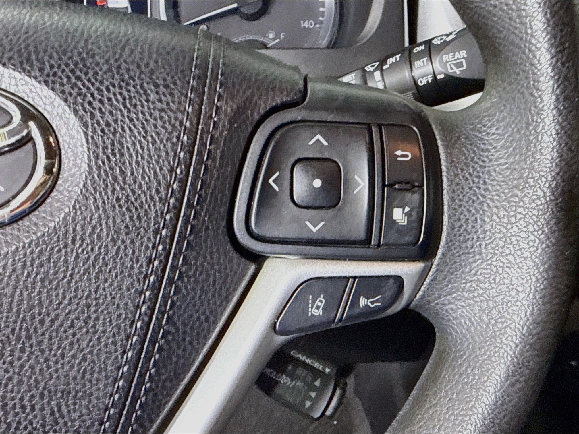 Used 2019 Toyota Highlander LE FWD image 15