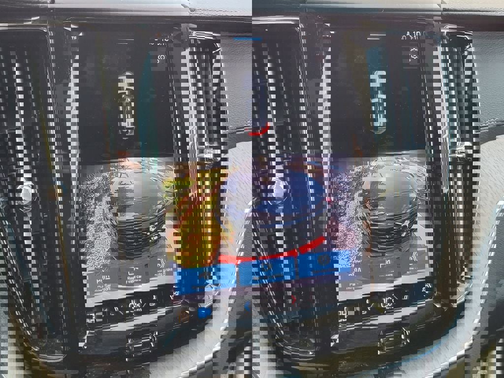 Used 2022 Volvo XC60 B5 Inscription image 24