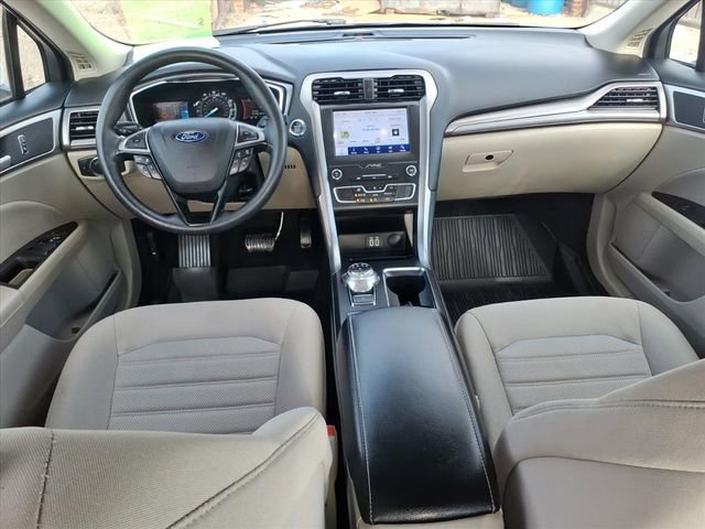 Used 2020 Ford Fusion SE image 12