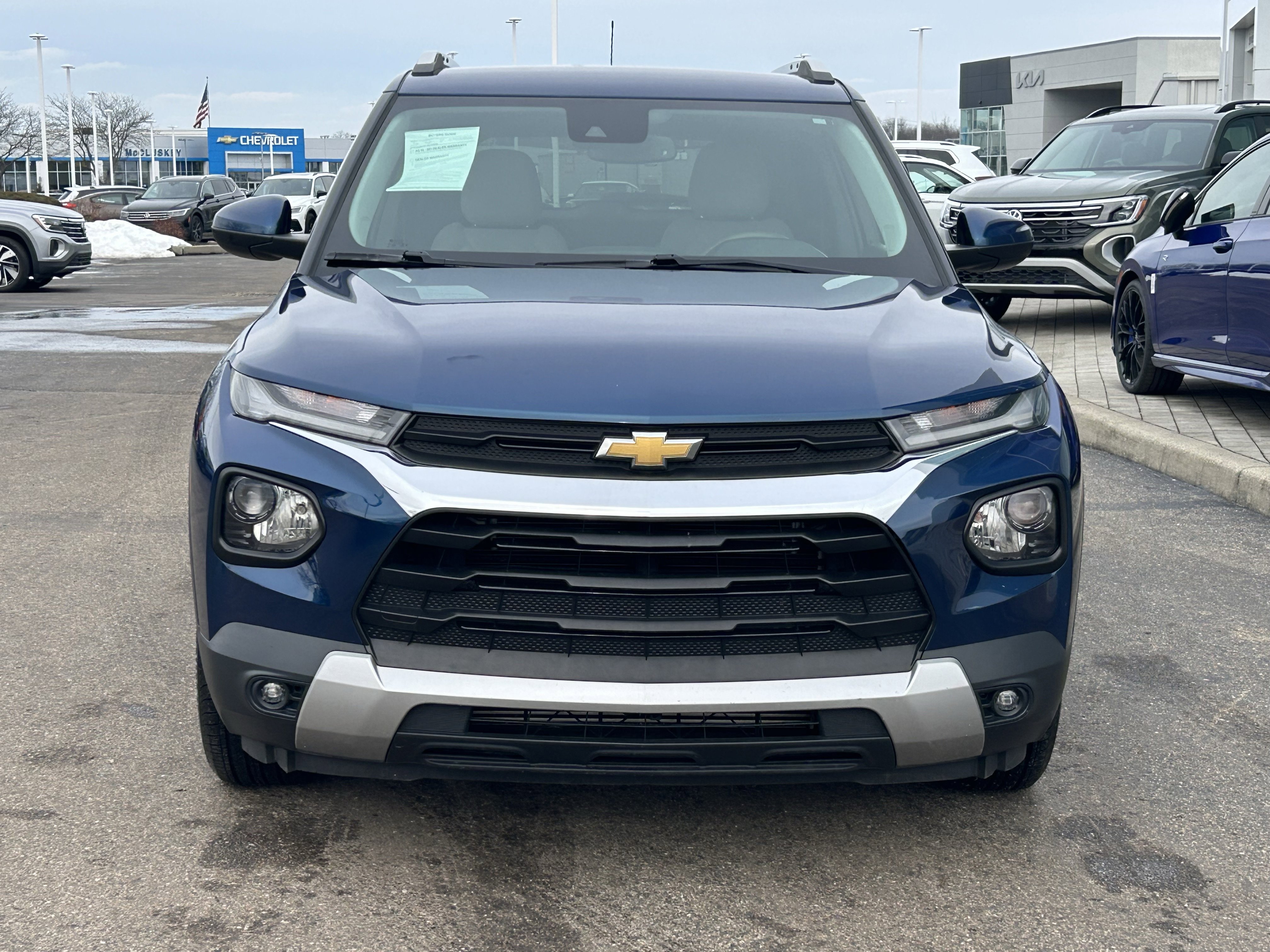 Used 2021 Chevrolet TrailBlazer LT w/ Convenience Package FWD image 2