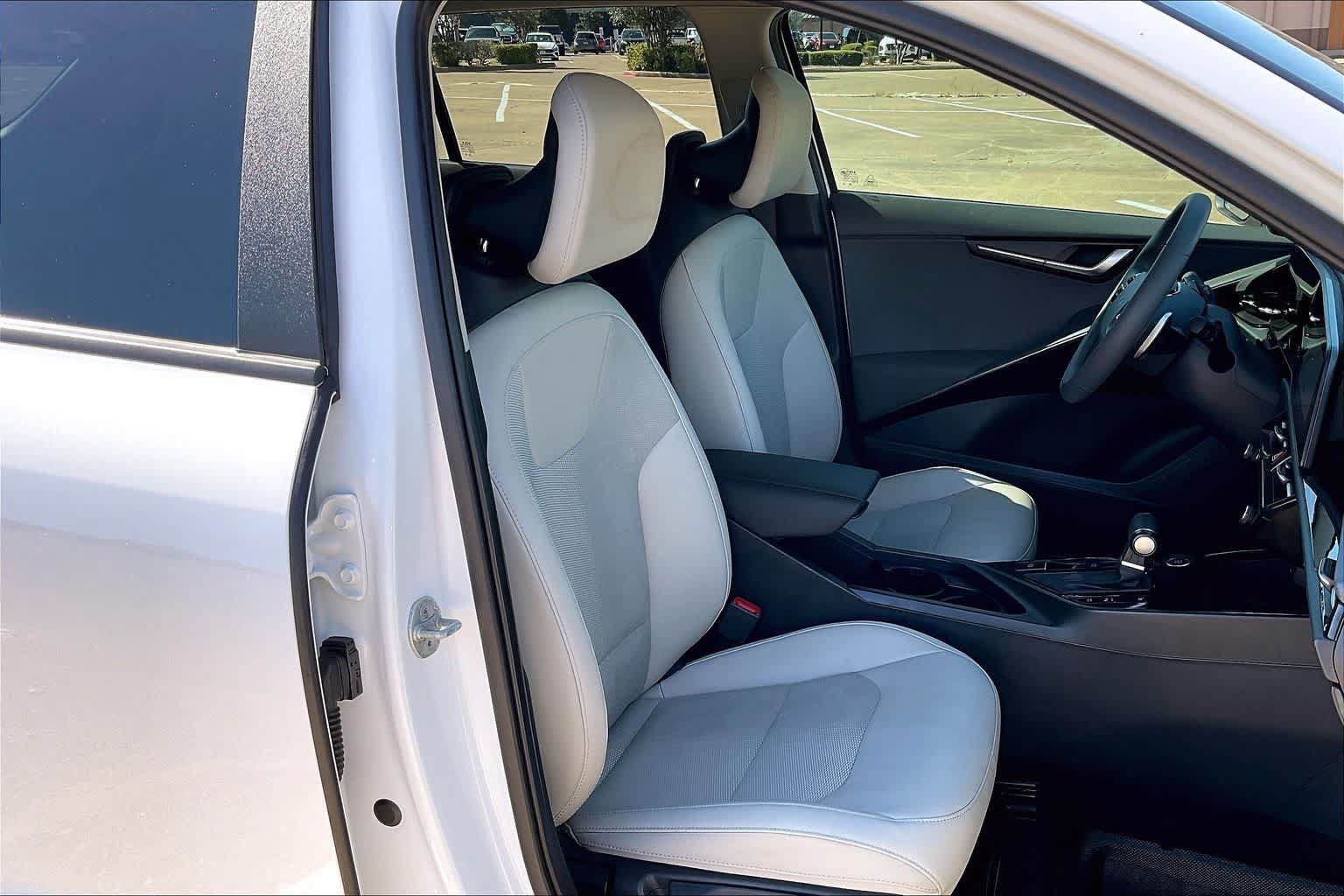 Certified 2024 Kia Niro EX FWD image 13
