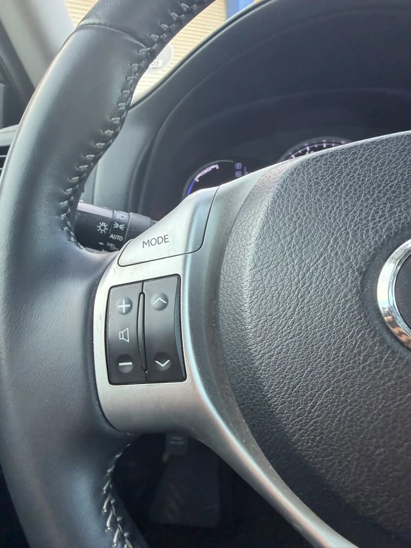 Used 2013 Lexus CT 200h w/ Premium Pkg w/Navigation FWD image 22