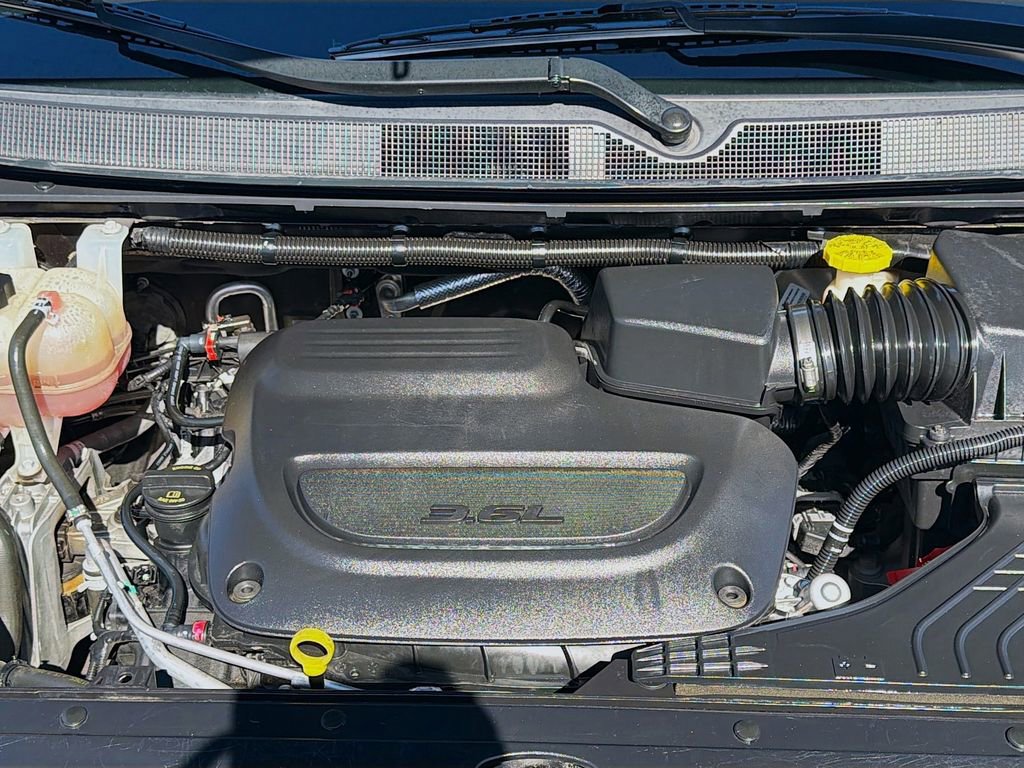 Used 2021 Chrysler Pacifica Touring w/ S Appearance Package image 33